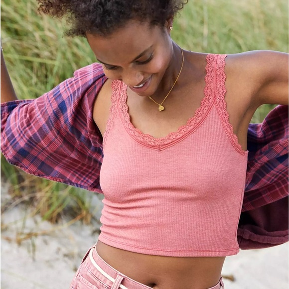 American Eagle lace trim cropped cami - Picture 4 of 4